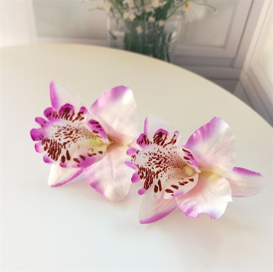 Комплект двух заколок "Тропический цветок Орхидея", белый с фиолетовой каймой - фото 10002