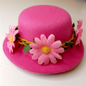 Шляпка-заколка малиновая и светло-розовые ромашки