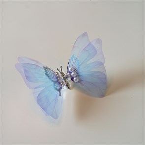 Бабочка на заколке, порхающая бабочка, нежно-голубая